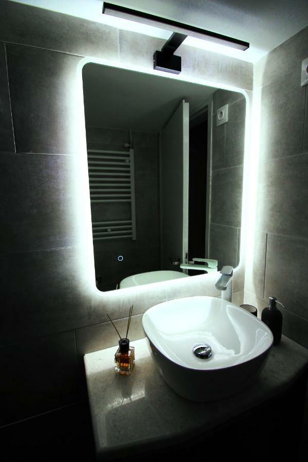 Yannis Apartments - Stylish Stay With High-Speed Wi-Fi Солун Екстериор снимка